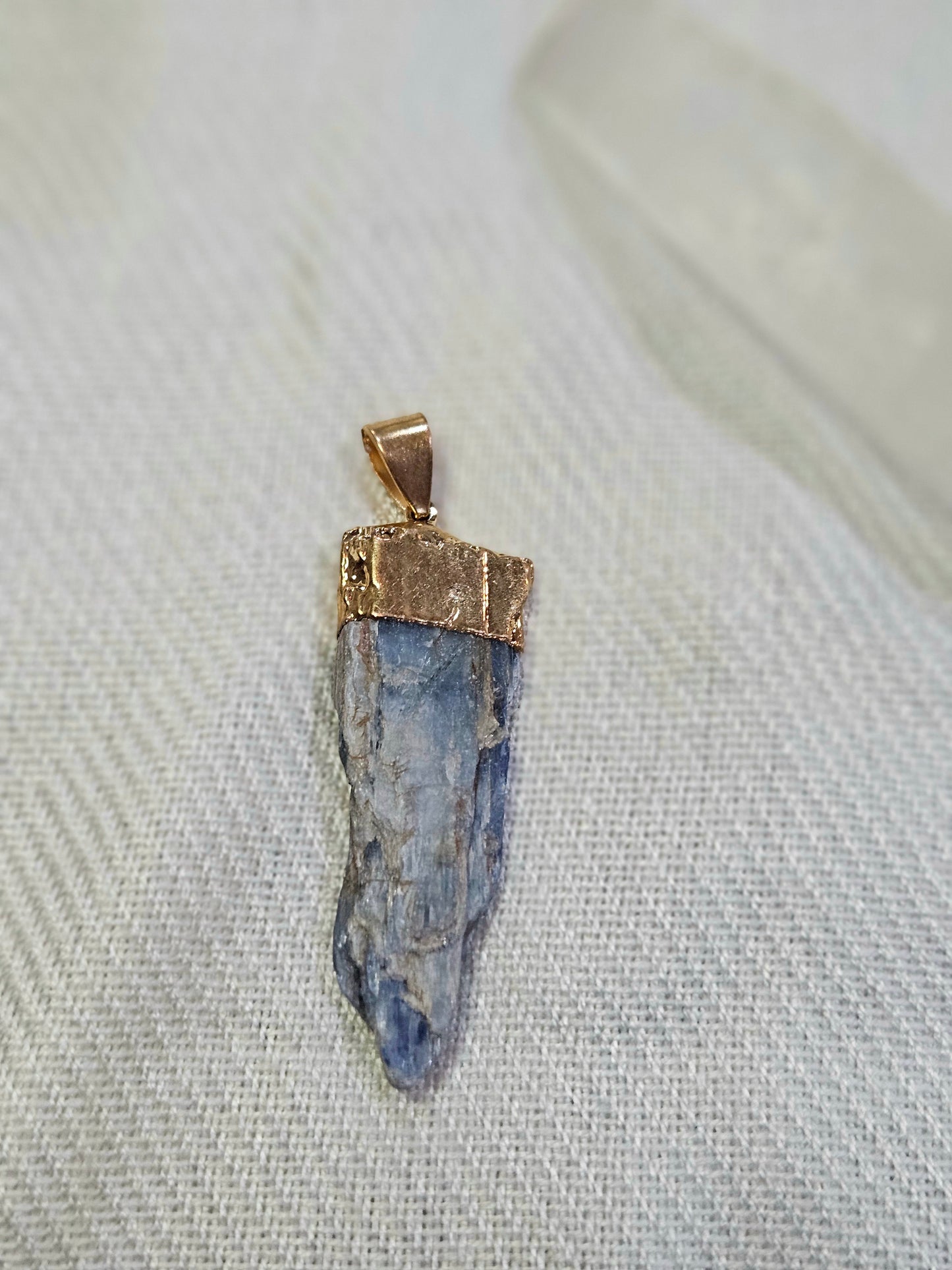 Kyanite – Crystal Pendant for Clarity & Communication